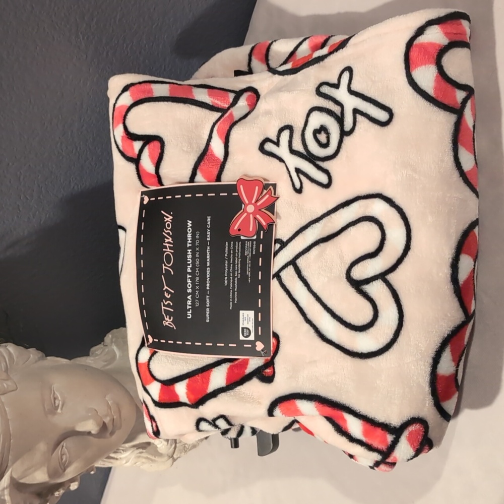 🆕️ Heart Candy Cane XO Winter Throw 💗 Betsey Johnson